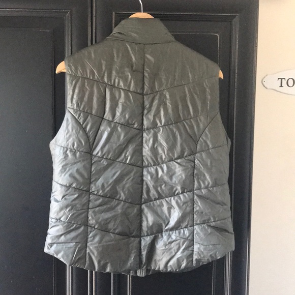 Green vest🎉💰 - Picture 4 of 5